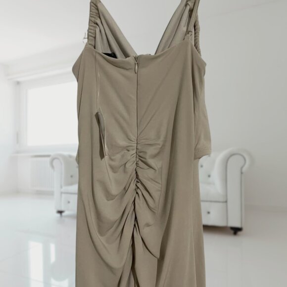 Forever 21 Ruched Midi Dress – NWT, Adjustable Straps, Zipper Back, Size Small - Picture 10 of 15